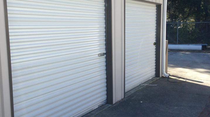 Nine tips to consider before installing a warehouse gate